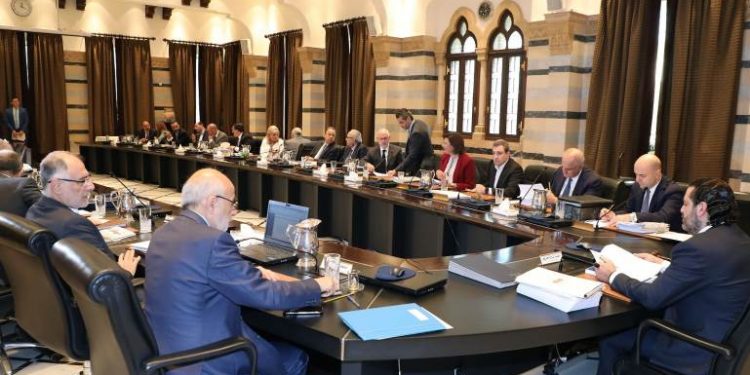 “العهد” يخاصم الكثيرين منسجماً مع نظام الأسد