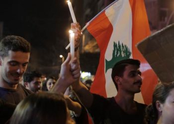 السلطة تستنجد بفرنسا وتهدد اللبنانيين بالفوضى