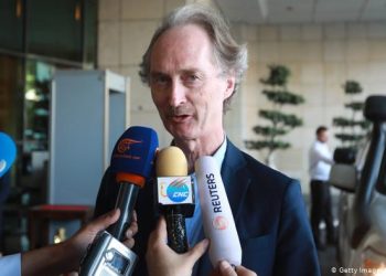 جهود لإنقاذ اللجنة الدستورية