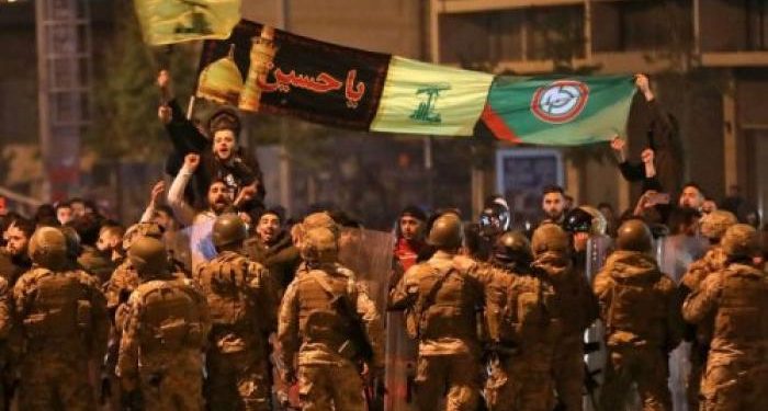 حزب الله يهدد اللبنانيين والمجتمع الدولي: شروطي أو الحرب