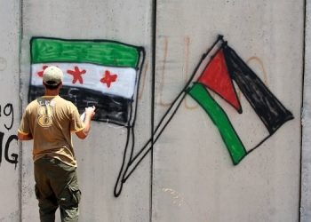 (بين ثورتين)