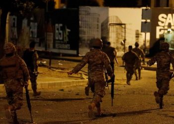 ليلة أخرى من العنف.. إطلاق نار في بيروت واقتحام اعتصام صور