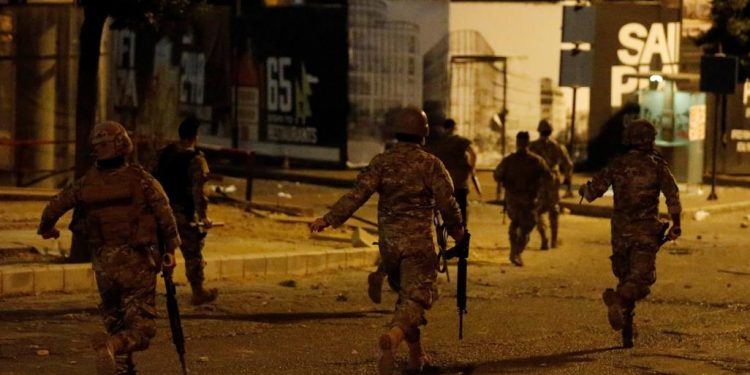 ليلة أخرى من العنف.. إطلاق نار في بيروت واقتحام اعتصام صور