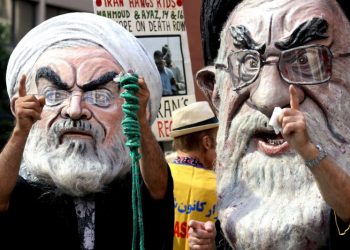 من بغداد إلى دمشق إلى بيروت العدو واحد                                         والثورة أيضًا