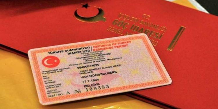 تركيا: وعد بتجديد إقامات السوريين حتى بجواز منتهي الصلاحية