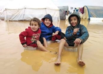 إدلب بين الموت قصفًا أو غرقًا