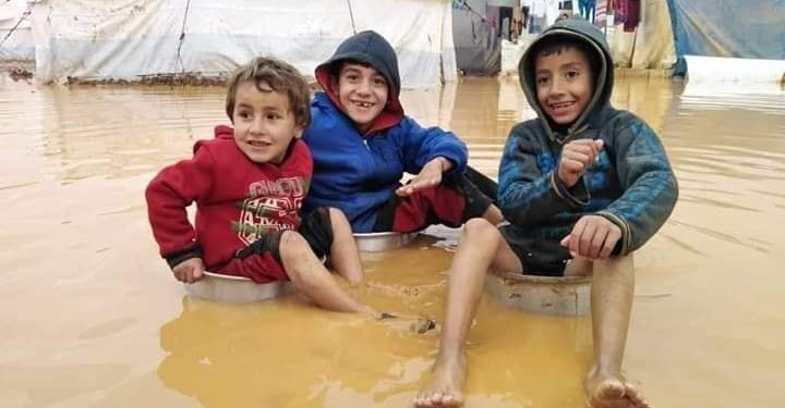 إدلب بين الموت قصفًا أو غرقًا