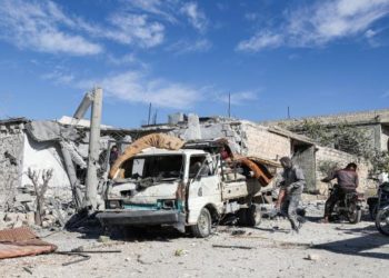 إدلب تحت ضربات النظام… وموسكو تعزز تواجدها شرقي الفرات