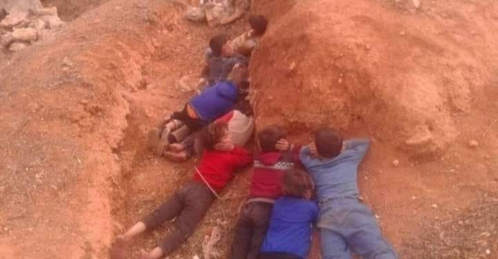 ألق المداد ومزق الأوراق