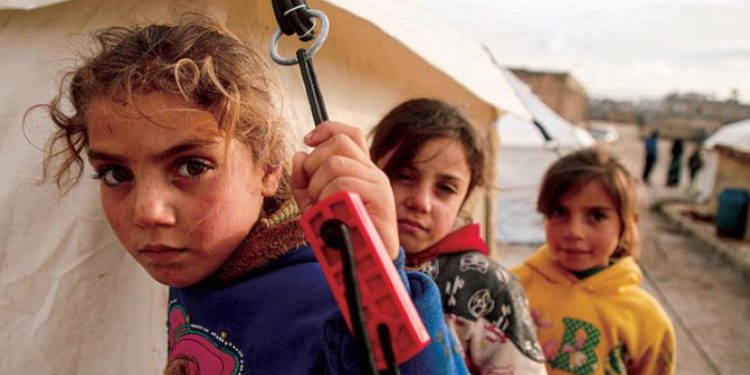 رغم توقف الغارات… نزوح 40 ألف مدني من سراقب وريفها