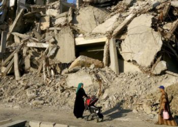 روسيا تدخل عاصمة «داعش» وتتهم الأميركيين بـ«تدميرها»