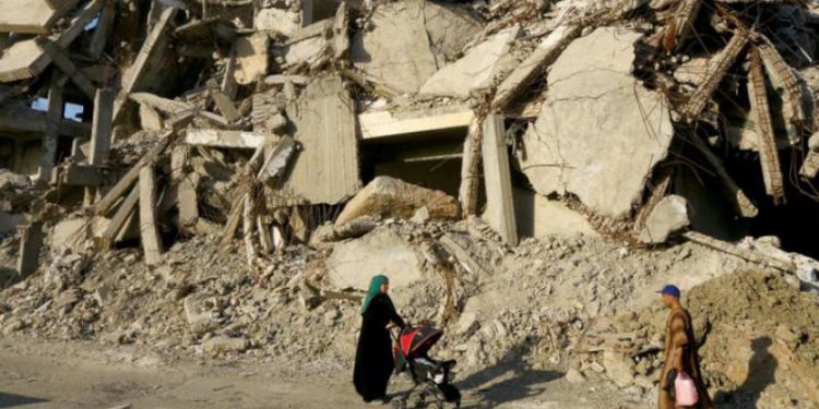 روسيا تدخل عاصمة «داعش» وتتهم الأميركيين بـ«تدميرها»