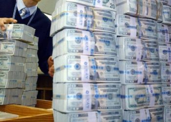 فايننشال تايمز”:                                 هكذا يتم تهريب الدولارات من لبنان إلى دمشق