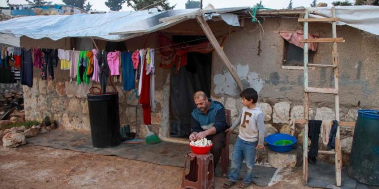 إردوغان يتحدث عن نزوح نحو 250 ألفاً من إدلب لن تستقبلهم تركيا