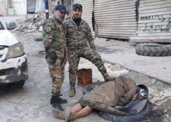 بعد إعدامه ميدانياً.. جيش الأسد يحرق جثمان مُسن في “معرة النعمان”