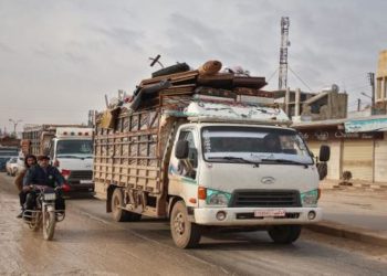 النظام السوري يحاول محاصرة معرة النعمان تجنباً لحرب شوارع