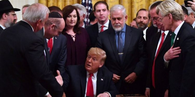 بنود “صفقة القرن”:  “ترانسفير” ديمغرافي لفلسطينيي إسرائيل و”قدس” جديدة بين أبوديس وشعفاط