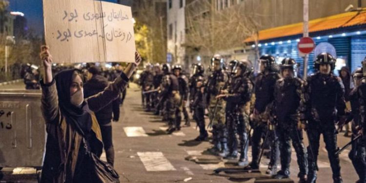 مسؤول إسرائيلي يهدد بـ«حملة مميتة ضد الحرس الإيراني» في سوريا