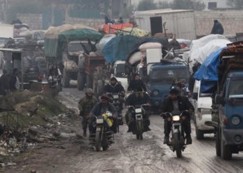 لا مفرّ للنازحين من جحيم إدلب.. النظام يكثف قصفه والعالم يعجز عن حمايتهم