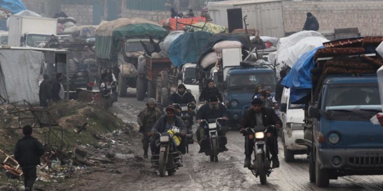 لا مفرّ للنازحين من جحيم إدلب.. النظام يكثف قصفه والعالم يعجز عن حمايتهم