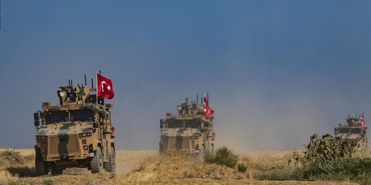 إدلب: تعزيزات تركية بعد مقتل جنديين.. ودوريات أحادية