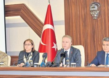 والي غازي عنتاب:                                كل من يعتدي على السوريين بذريعة “شهداء إدلب” سيمثل أمام القضاء