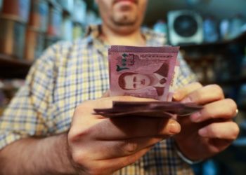 ثقة “شبه معدومة” بالليرة السورية وإقبال عالٍ على الذهب