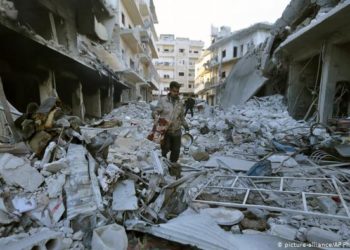 من أخطر على السوريين (كورونا) أم (الأسد)؟