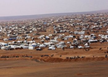 مناشدات نازحي “الركبان” لا تصل الأردن..                    أطفال مرضى وحوامل بانتظار الرعاية الطبية