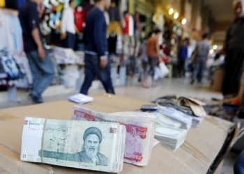 انهيار متواصل للريال الإيراني ويفقد 70 بالمائة من قيمته