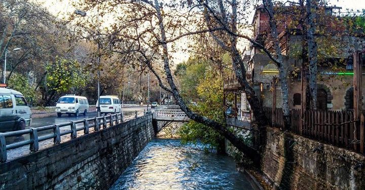 ودمشقُ ليْ صباها أفتديهِ