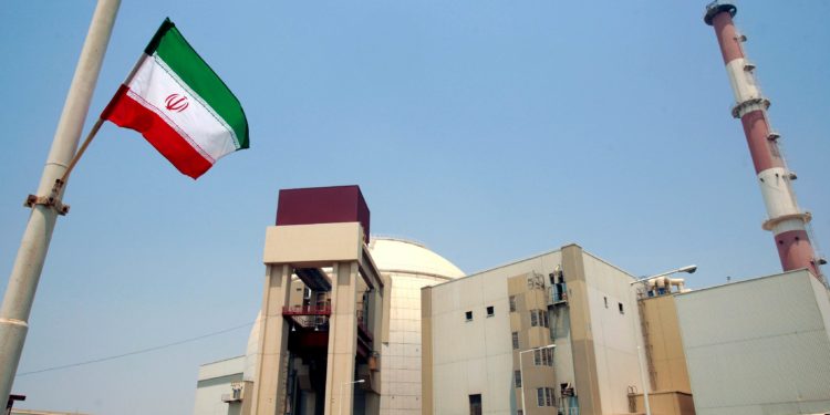 هل ستلجأ إيران لـ “إنتاج سلاح نووي”           رداً على تفجير مبنى في إحدى منشآتها النووية مؤخراً؟