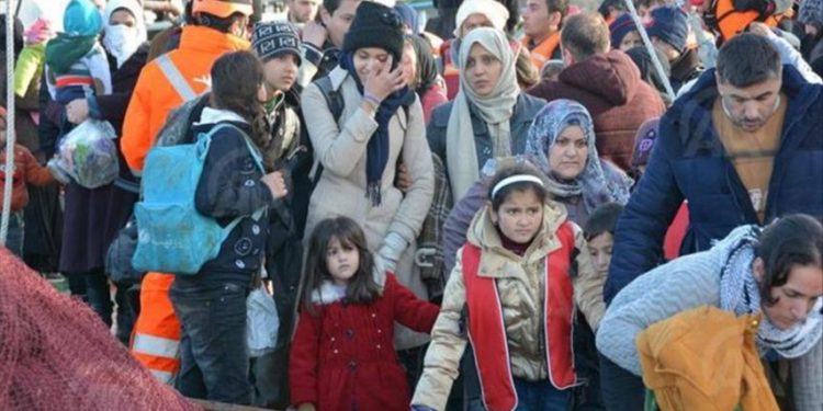 لاجئون ونتمدد