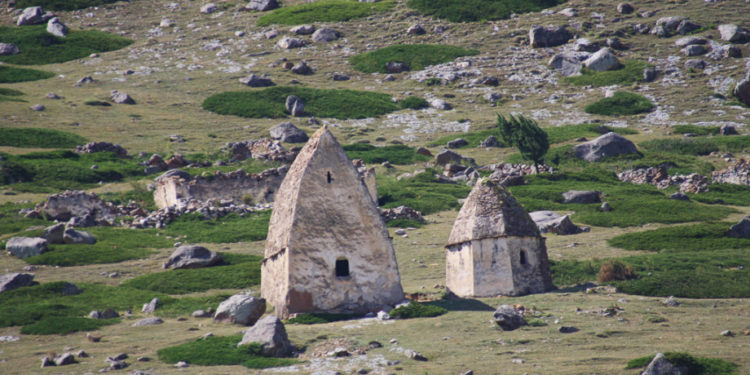 حدود مدينة الموتى