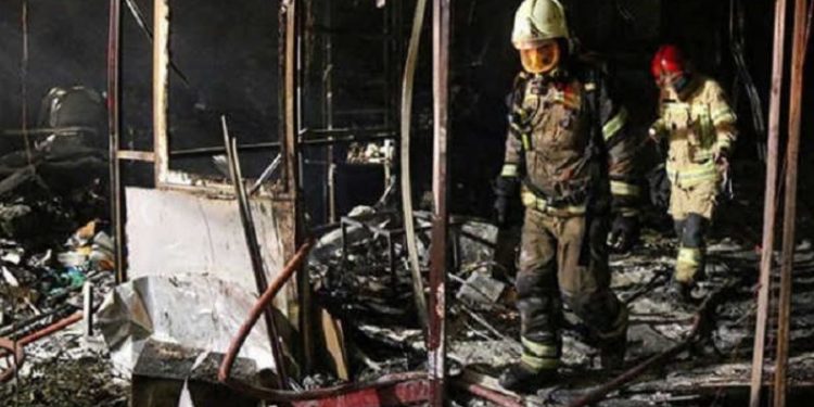 حريق جديد يلتهم أجزاء من مجمع للبتروكيماويات جنوب إيران         سلسلة الحوادث في المنشآت العسكرية والصناعية في البلاد                      تثير تساؤلات حول الأسباب