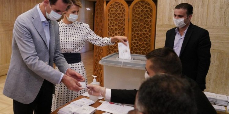 موسكو وواشنطن تلتقيان على التشكيك بشرعية الانتخابات السورية تلويح روسي “بسياسات أخرى حيال الأسد” بموازاة استهداف إسرائيل “الحرس” و”حزب الله”