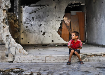 طفل في الحصار