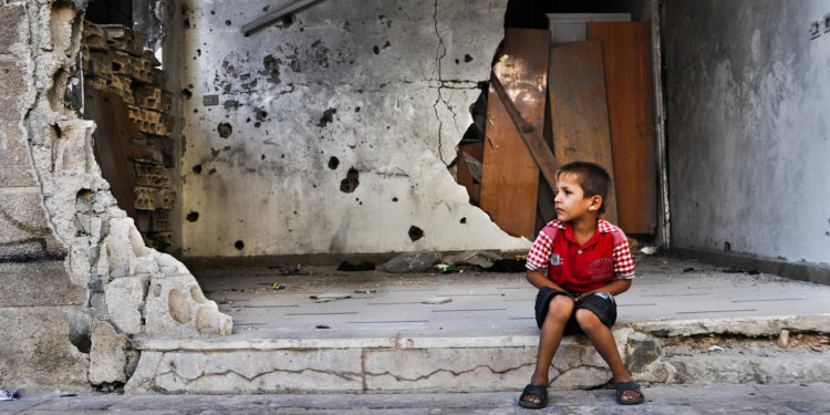طفل في الحصار