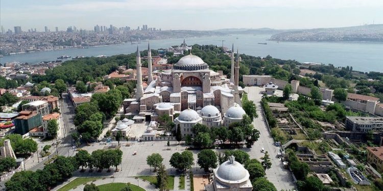 آيا صوفيا.. عاصفة التحولات