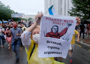 التظاهرات المطالبة برحيل بوتين تحرج الكرملين