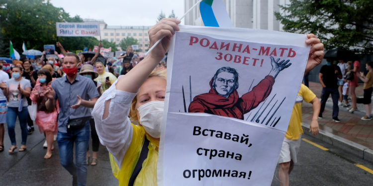 التظاهرات المطالبة برحيل بوتين تحرج الكرملين