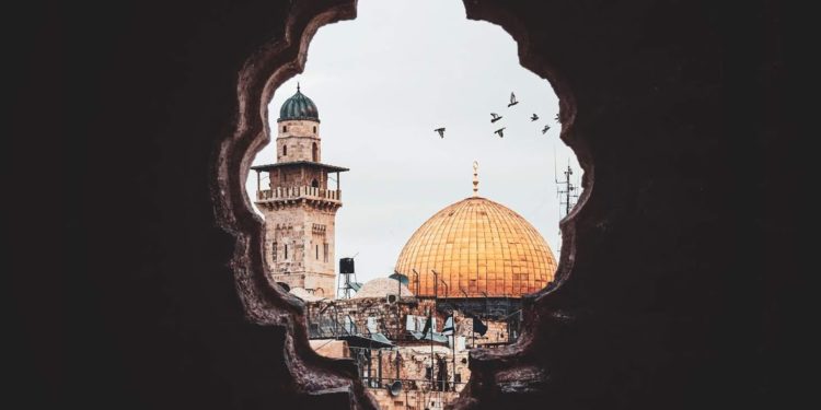 وطن مصاب بالاحتمالات