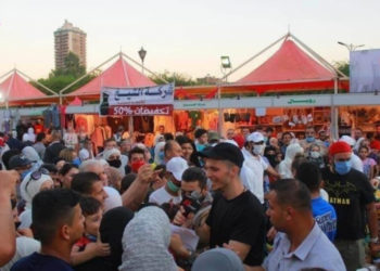 النظام يروج لـ “مهرجانات كورونا” وفعاليات اقتصادية تدعو لإغلاقها