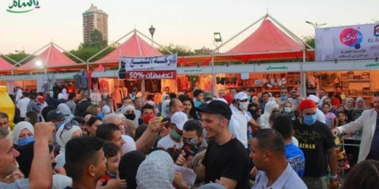 النظام يروج لـ “مهرجانات كورونا” وفعاليات اقتصادية تدعو لإغلاقها