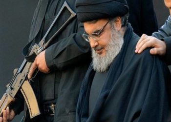 يعرف كل شيء، يهيمن على كل شيء