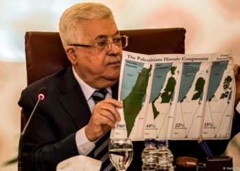 رب البيت للدف ضاربًا