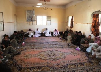 في ظلّ عزلة كاملة وتشدد أمني.            اجتماع عشائري مؤيد لقسد بحضور التحالف الدولي