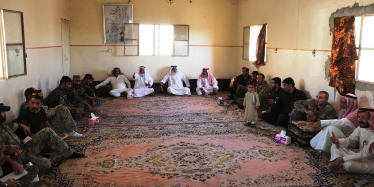 في ظلّ عزلة كاملة وتشدد أمني.            اجتماع عشائري مؤيد لقسد بحضور التحالف الدولي