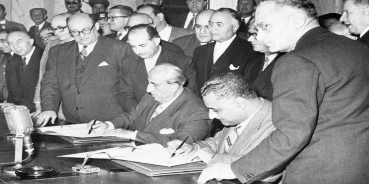 رد على مقال محمد علاء الدين: زحام الاسئلة في ذكرى الانفصال وخمسينية عبد الناصر