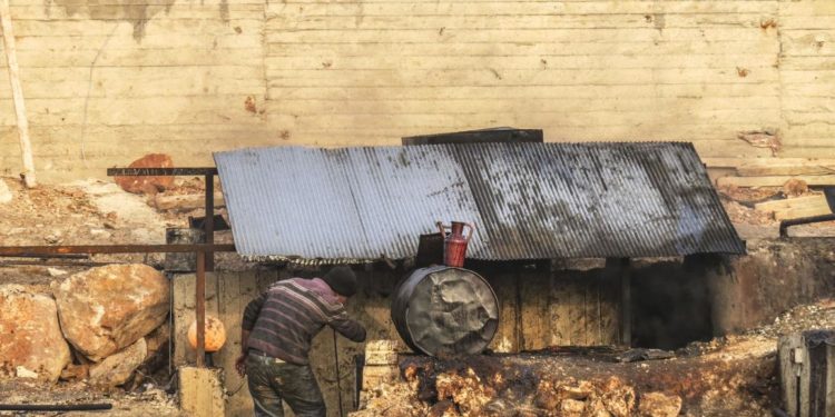 ماذا وراء الاستهداف الروسي لسوق محروقات في جرابلس السورية؟